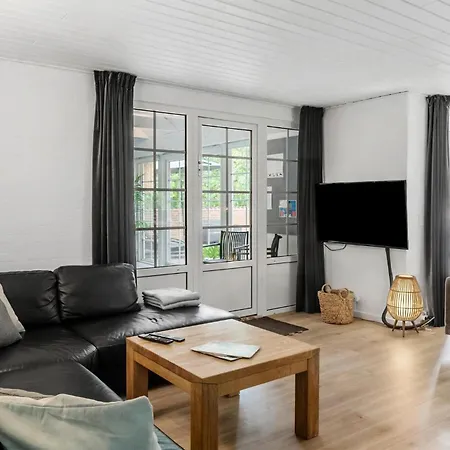 Lovely Home In Vaeggerlose With Sauna בית נופש