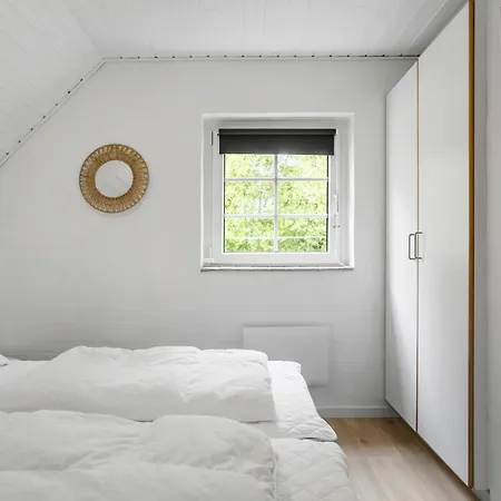 בית נופש Lovely Home In Vaeggerlose With Sauna Bøtø By