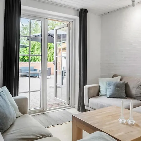 Lovely Home In Vaeggerlose With Sauna בית נופש