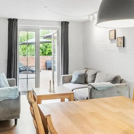בית נופש Lovely Home In Vaeggerlose With Sauna