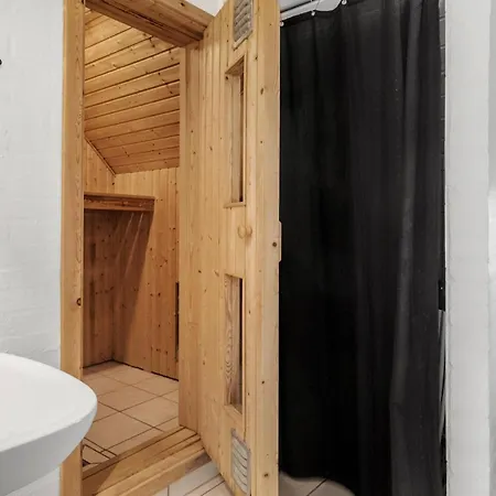 Lovely Home In Vaeggerlose With Sauna בית נופש Bøtø By